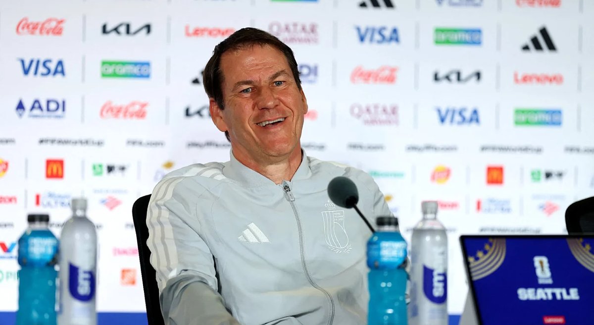 HLV Bỉ chỉ trích quyết định hoãn án treo giò của FIFA như một trò lừa tưởng