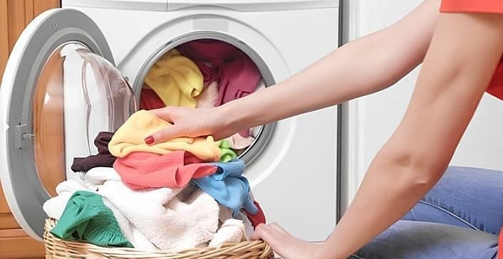 Những thói quen sai lầm khi dùng máy giặt khiến quần áo vẫn bẩn và có mùi