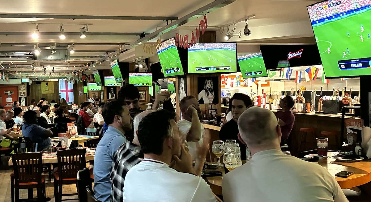 Những trải nghiệm khác lạ của người Việt khi xem World Cup tại Mỹ và Anh