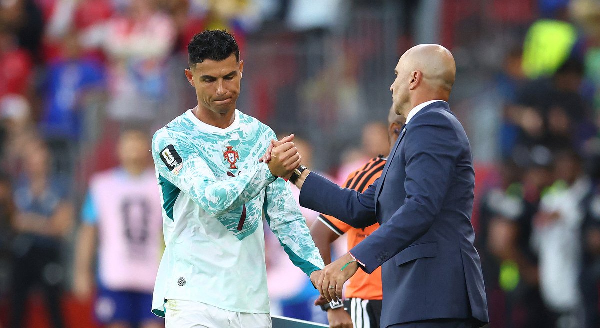 Figo bênh vực Ronaldo trước những ý kiến phản đối từ trong nội bộ đội tuyển Bồ Đào Nha