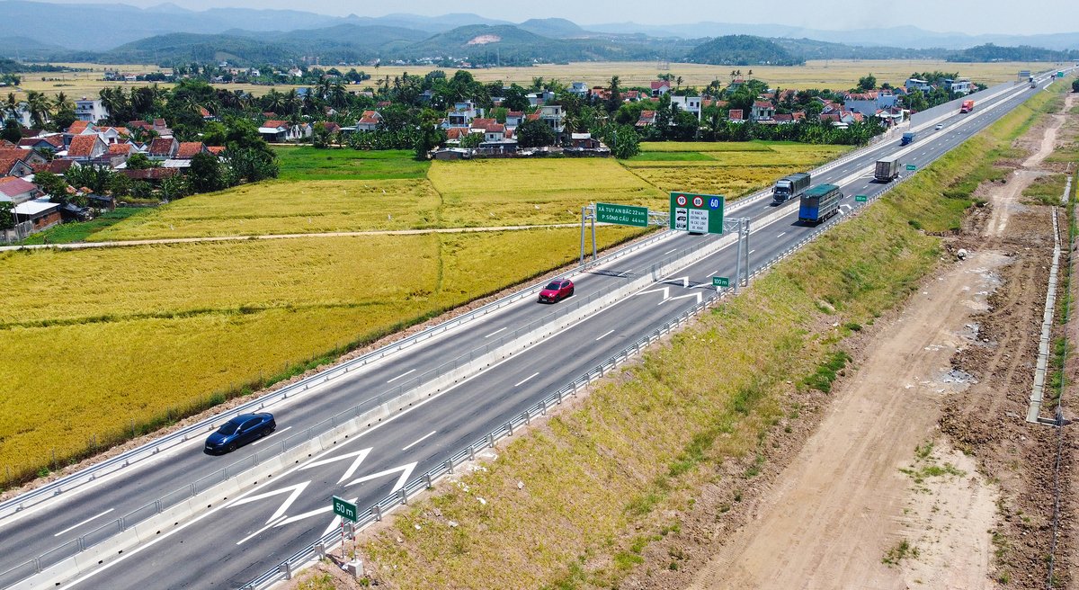 Tạm cấm lưu thông 23 km đoạn cao tốc Chí Thạnh - Vân Phong trong hai ngày liên tiếp
