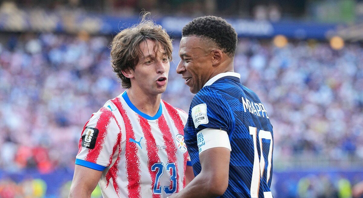 Deschamps sắp xếp lực lượng bảo vệ Mbappe trước những pha va chạm của Paraguay